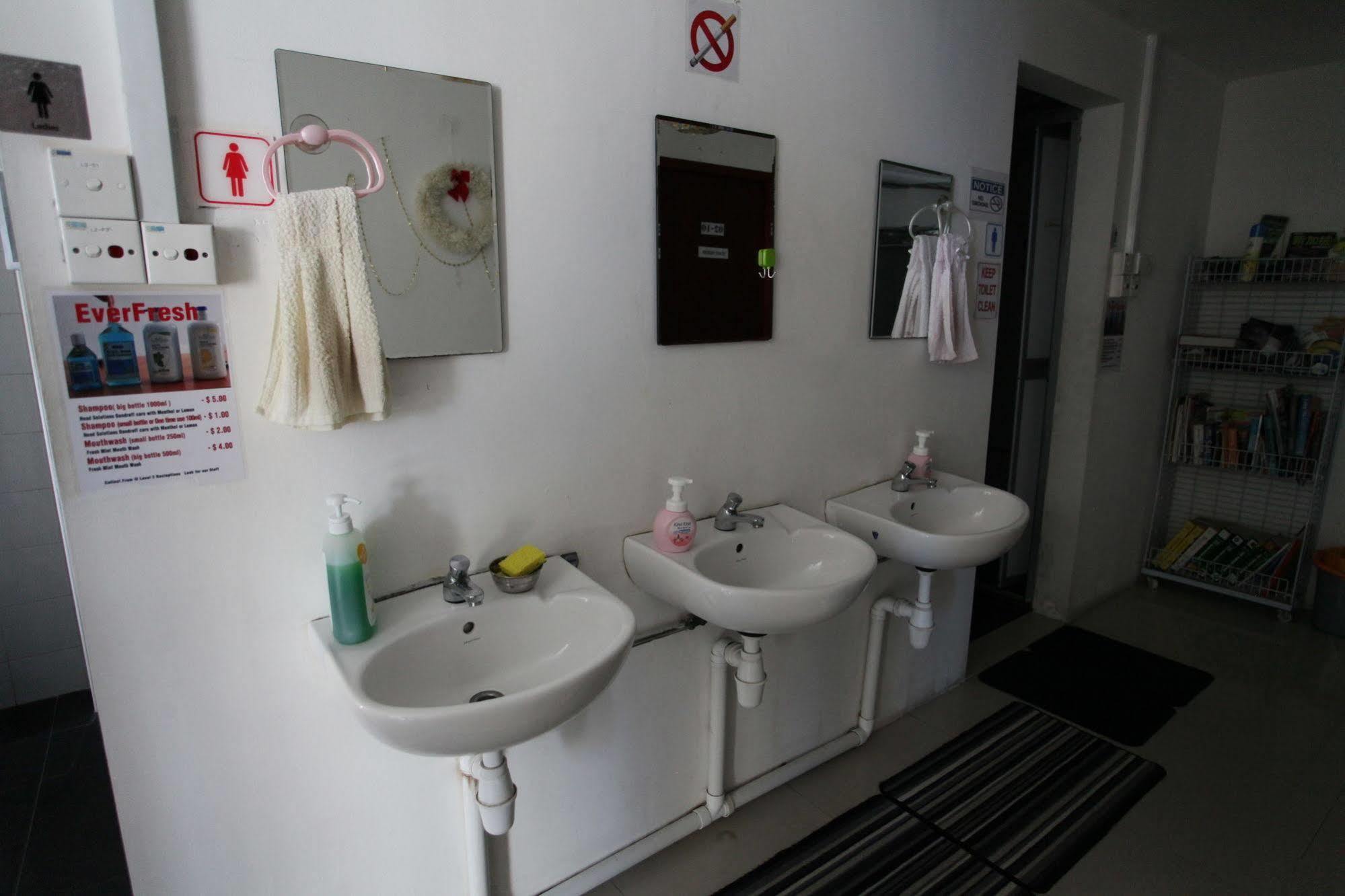 May & May Student Hostel Singapore Exterior photo